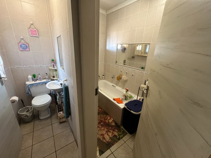 4 Bedroom Property for Sale in Geelhoutpark North West